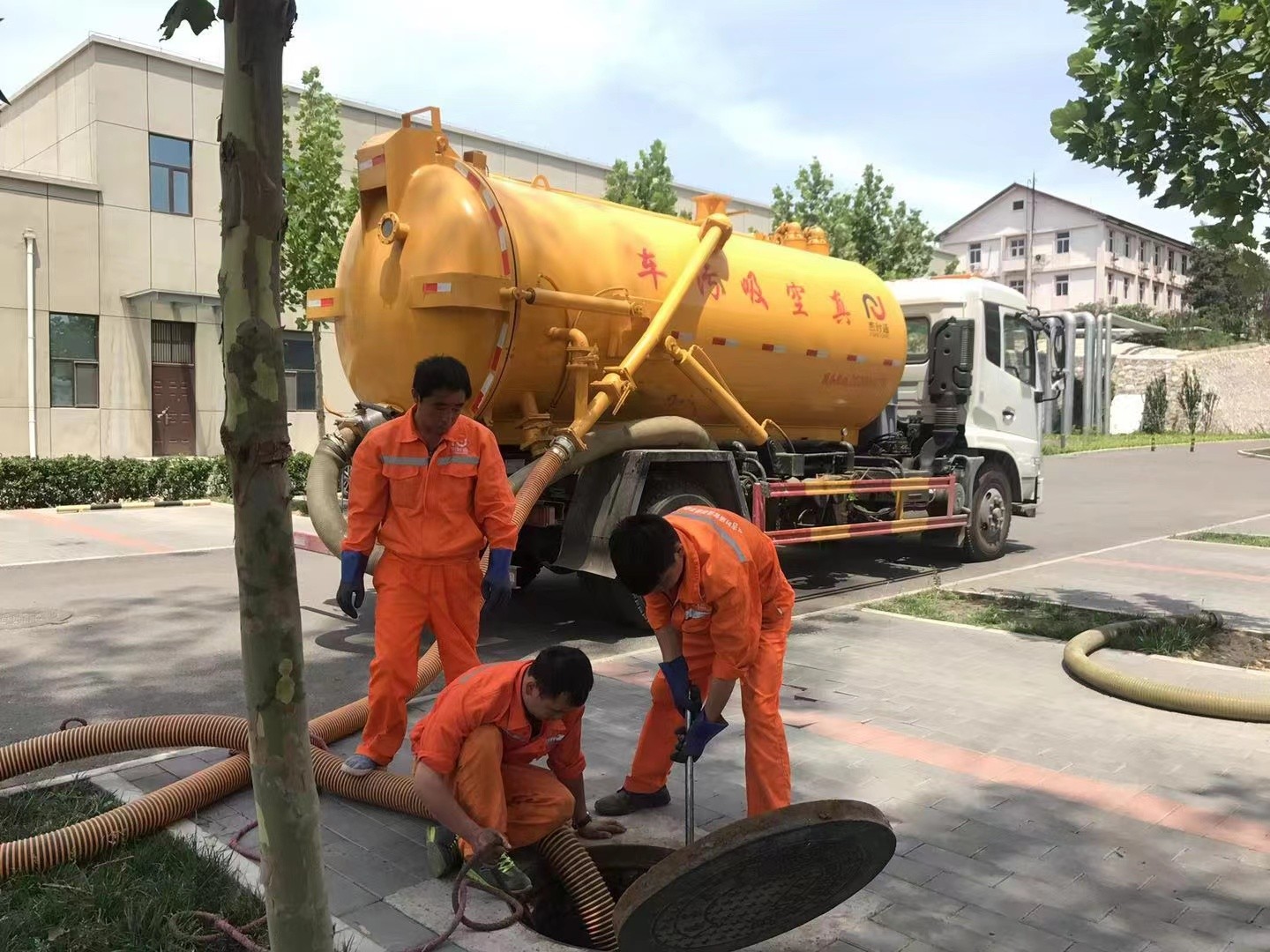 遂宁化粪池清理与5-8吨吸粪车施工效率分析